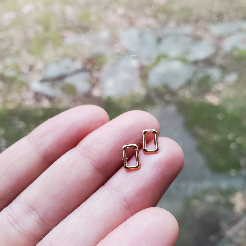 Nwot Tiny Gold Rectangle Stud Earrings - image 3